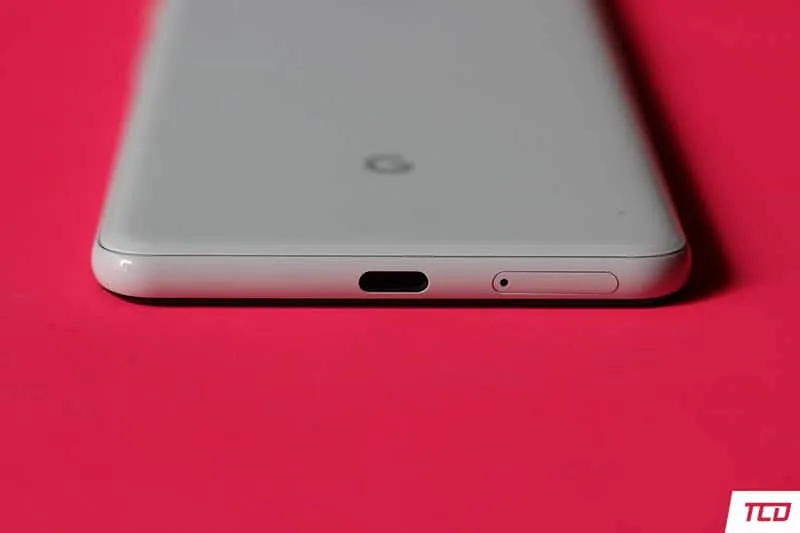 Google Pixel 3 XL Design - USB-C Port and Microphone on bottom