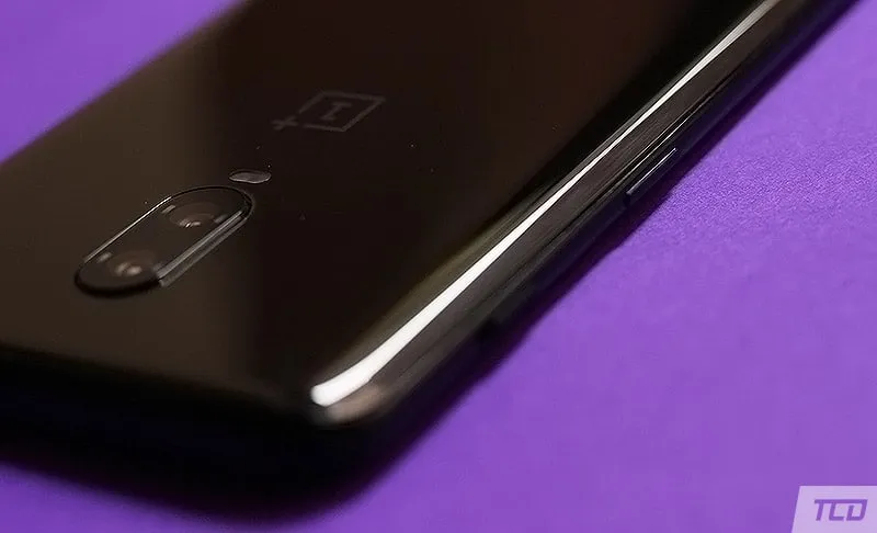 OnePlus 6T Design - Alert Slider, Volume, and Power Buttons
